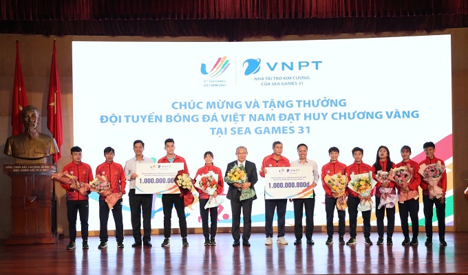 Tập đoàn VNPT thưởng nóng 2 tỷ đồng cho đội tuyển bóng đá nam U23 và đội tuyển bóng đá nữ Việt Nam 