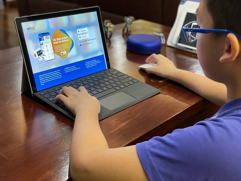 VNPT tặng 37000 máy tính bảng hỗ trợ học sinh nghèo năm học mới 